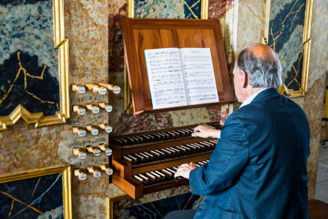 Orgelvorspiel auf der Hör-Orgel in der Barockkirche St. Katharina in Wolfegg im Allgäu © Oberschwaben Tourismus GmbH, Stefan Kuhn